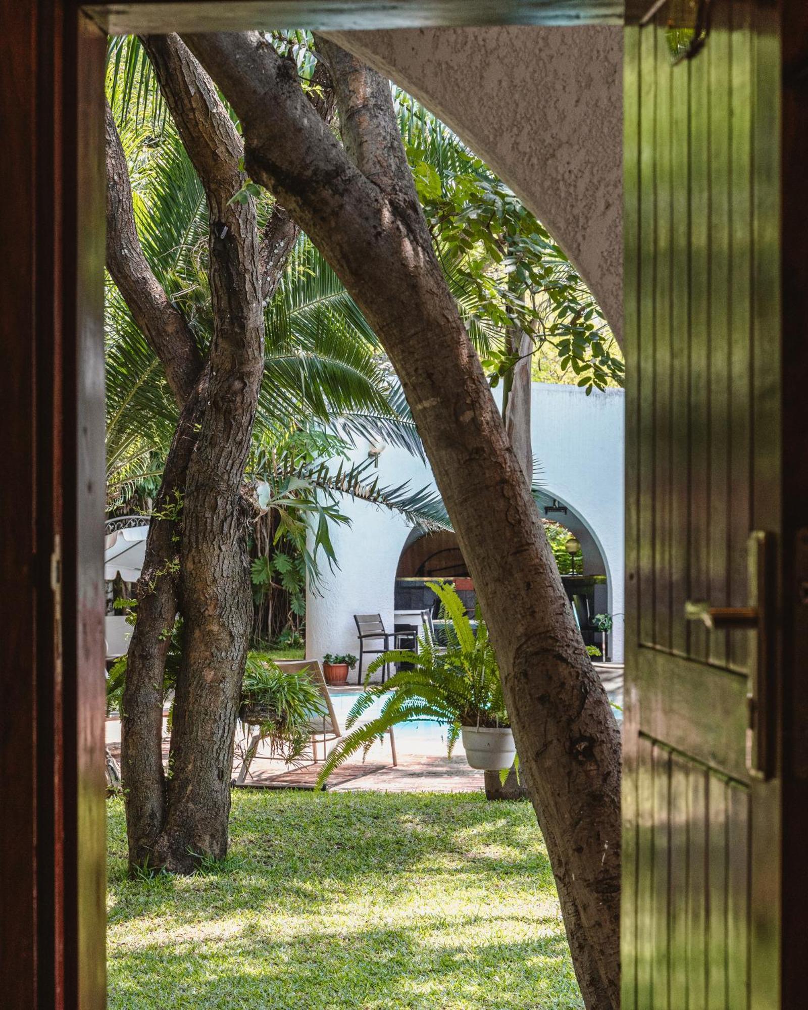 Jacaranda Lodge Victoria Falls Exterior foto